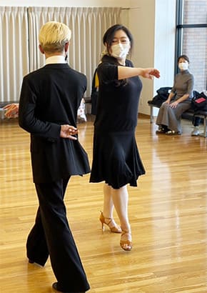 山本綾